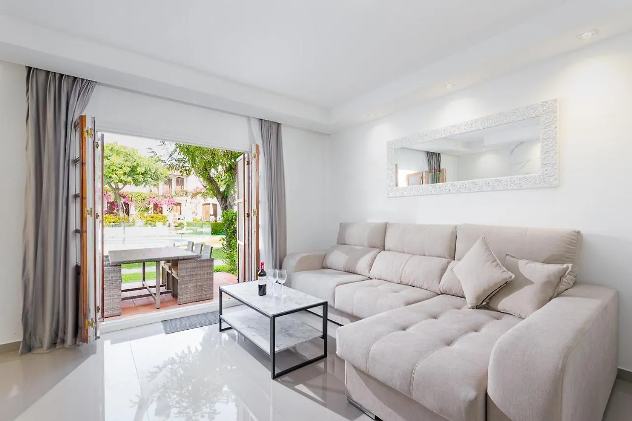 Estepona - Playa - Villa De 3 Dormitorios Con Acceso Directo A La Piscina Y Al Lado Del Mar Si7 0*,  Spain